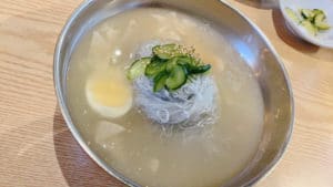 【超人気】韓国冷麺(水冷麺・ビビン麺)のレシピ、味、歴史とは